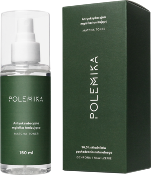 Polemika Antyoksydacyjna mgiełka tonizująca matcha w butelce spray obok ciemnozielonego kartonika.
