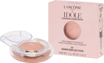 Lancôme Idôle Goddess Dimension, perłowy cień do powiek w odcieniu Dawn Reflection w otwartym kompakcie i pudełku.
