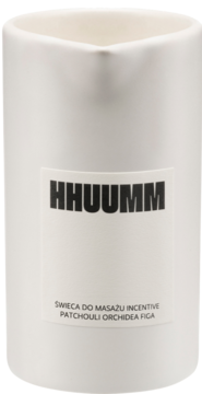 Biały ceramiczny dzbanek HHUUMM, świeca do masażu z paczulą, orchideą i figą, widok z przodu.