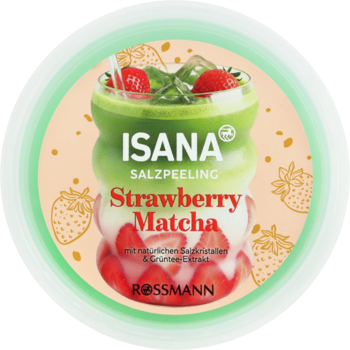 Okrągłe wieczko peelingu solnego ISANA Strawberry Matcha. Ilustracja warstwowego napoju z truskawkami i zieloną herbatą.