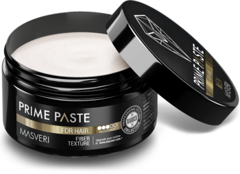 Otwarty słoik czarnej pasty do włosów MAGVERI PRIME PASTE z białą, włóknistą zawartością, na czarnym tle.