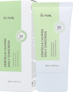 Lekki krem iUNIK Centella Calming Daily Sunscreen SPF50+ z wąkrotą azjatycką, biała tubka i pudełko, pod kątem.