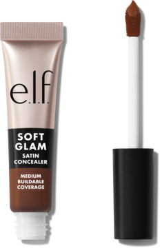 e.l.f. Soft Glam Satin Concealer Rich Cool w tubce, obok aplikator z ciemnobrązowym korektorem.