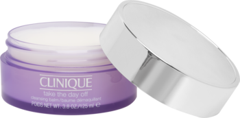 Fioletowy słoik balsamu Clinique Take The Day Off, otwarty, ukazujący biały produkt, z przechyloną srebrną pokrywką obok.