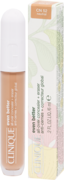 Beżowy korektor Clinique Even Better All-Over CN 52 neutral w butelce i pudełku z liśćmi, widok z przodu.