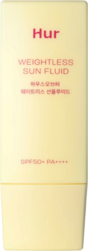 Hur Weightless Sun Fluid SPF50+ PA++++ w jasnokremowej butelce z różowym tekstem, ujęcie z przodu.