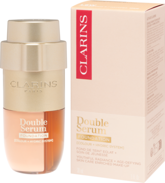 Clarins Double Serum Foundation, dwufazowy podkład w butelce z pompką, obok beżowe kartonowe opakowanie.