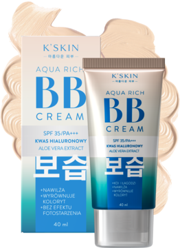 K'SKIN Aqua Rich BB Cream SPF 35/PA+++ z kwasem hialuronowym, tubka i pudełko na tle beżowego kremu.