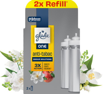 Glade One Anti-Tabac 2x Refill odświeżacza powietrza, białe butelki w opakowaniu z żółtym logo, białymi kwiatami.