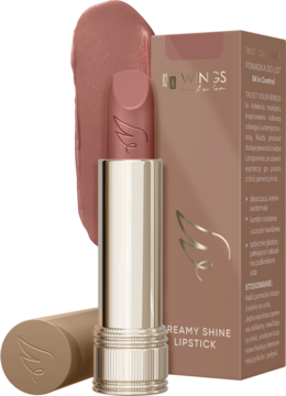 Trust Your Wings Creamy Shine Lipstick, otwarty, w kremowym odcieniu nude-różu, złota obudowa, obok brązowego pudełka.