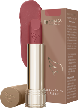 Różowa pomadka Wings Creamy Shine Lipstick z kremowym błyskiem, otwarta obok opakowania i próbki koloru.