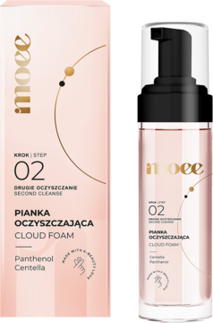 Moee Cloud Foam pianka do 2. etapu oczyszczania z Panthenolem i Centellą, w różowo-białym opakowaniu i butelce.