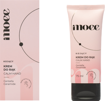 Opakowanie i tubka Moee Calm Hand, kojący krem do rąk 75 ml z Centella Ceramide, jasnoróżowe, przód.