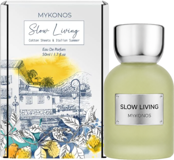 Pudełko i matowa butelka Mykonos Slow Living Eau de Parfum, z miętowo-żółtym płynem, srebrnym napisem.