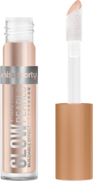 Perłowy rozświetlacz Miss Sporty Studio Color Glow Pearls w różowo-złotej butelce, z wyjętym aplikatorem.