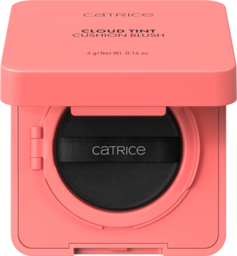 Catrice Cloud Tint Cushion Blush, koralowy róż do policzków w otwartym, kwadratowym kompakcie z czarnym aplikatorem.