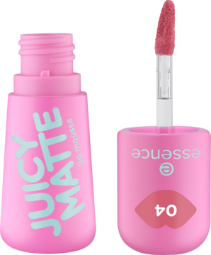 essence JUICY MATTE 04, otwarty mus do ust. Różowa buteleczka i aplikator w zgaszonym brzoskwiniowym różu.
