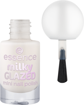 Essence milky GLAZED 21 mini lakier do paznokci, mlecznobiała butelka i oddzielny pędzelek.