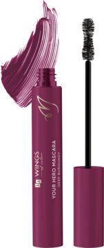 Otwarta burgundowa mascara Wings of Color Your Hero, obok czarna szczoteczka i swatch tuszu.
