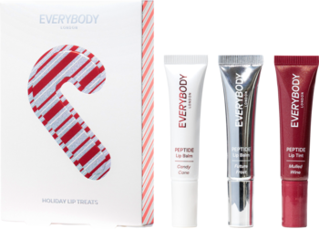 Zestaw Everybody Holiday Lip Treats: białe pudełko z czerwoną cukrową laską, biały balsam, srebrny błyszczyk, czerwony tint.