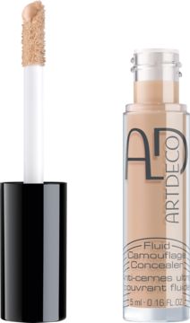 Artdeco Fluid Camouflage Concealer, odcień peach/beige medium, w butelce z wyciągniętym aplikatorem.