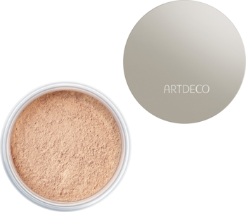 Artdeco sypki podkład mineralny Natural Beige. Otwarte opakowanie z beżowym pudrem i okrągła, srebrzysta pokrywka.