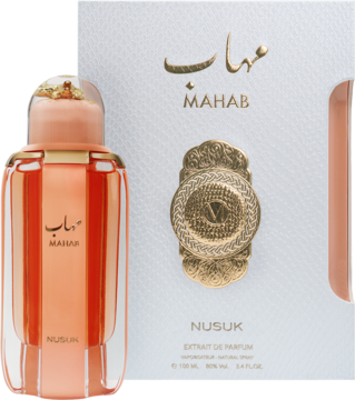 Perfumy Mahab Nusuk 100ml: szklana butelka z pomarańczowym płynem, złoty korek, obok białe pudełko ze złotym herbem.