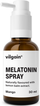 Vilgain Melatonin Spray Mango 30ml w bursztynowej butelce z białym atomizerem, widok z przodu pod kątem.