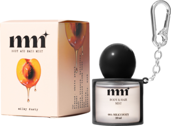 mm Milky Honey mist w butelce z brelokiem i beżowym pudełku z brzoskwinią, widok z przodu.
