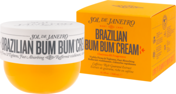 Sol de Janeiro Brazilian Bum Bum Cream do ciała: żółty słoik z białym wieczkiem i pudełko, ułożone z przodu pod kątem.