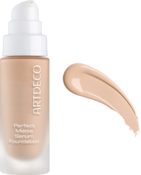 Matujący podkład Artdeco Perfect Matte Serum Foundation Sand/Neutral w matowej butelce z pompką, obok swatch.
