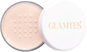 Otwarty, transparentny puder matujący Glamtes Matte Control z sitkiem i białym wieczkiem z logo.