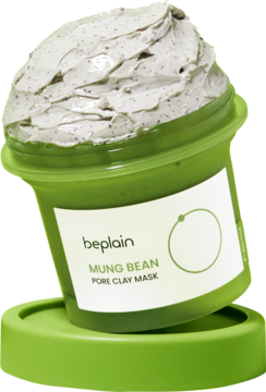 Beplain Mung Bean Pore Clay Mask w zielonym słoiku, widok z góry pod kątem, oczyszczająca glinkowa maseczka do porów.