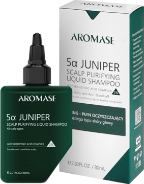 Ciemnozielona butelka AROMASE 5α JUNIPER Oczyszczający Płynny Szampon, z aplikatorem, obok białego kartonika.