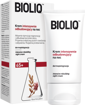 BIOLIQ Krem intensywnie odbudowujący na noc 65+ w białym kartoniku i tubie, z przodu widać kolbę z rośliną.