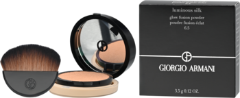Puder Giorgio Armani Luminous Silk Glow Fusion Powder: otwarty kompakt, pędzel i czarne pudełko. Widok z przodu.