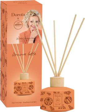 Pomarańczowy dyfuzor zapachowy Dorota & Aroma Home Dyńowe latte z patyczkami, butelka i pudełko.