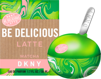 Woda perfumowana DKNY Be Delicious Latte Matcha, zielony flakon-jabłko i pudełko z motywem matcha, widok z przodu.