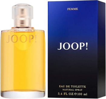 Joop! Femme woda toaletowa: bursztynowa butelka perfum z logo JOOP! i granatowe pudełko, widok z przodu.