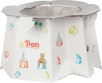 Nocnik jednorazowy Tron, biały, składany, z kolorowymi ilustracjami i wewnętrzną torbą. Widok z przodu.