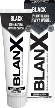 BlanX Black pasta do zębów z węglem aktywnym w czarnej tubce i kartoniku, widok z przodu, lekko pod kątem.