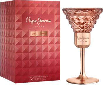Pepe Jeans Life Is Now woda perfumowana: czerwone pudełko z fakturą i miedziana butelka z kielichowym topem.