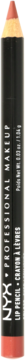 Pionowe zbliżenie kredki do ust NYX Slim Lip Pencil. Czarny korpus, koralowa końcówka, widoczny napis.