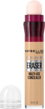Maybelline Instant Age Rewind Eraser Concealer w beżowym odcieniu, z widoczną gąbeczką aplikatora i zdjętą zatyczką.