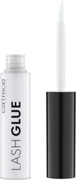 Biała buteleczka kleju do rzęs Catrice Lash Glue z odkręconą czarną zakrętką i widocznym białym aplikatorem.