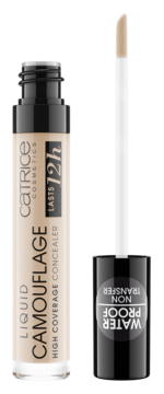 Beżowy korektor Catrice Liquid Camouflage 005 Light Natural, butelka z wyjętym aplikatorem, opis 12h, wodoodporny.