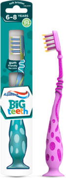 Aquafresh Big Teeth, różowa szczoteczka dla dzieci 6-8 lat z miękkim włosiem, w blistrze i obok na białym tle.