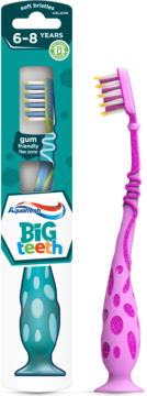 Aquafresh Big Teeth, różowa szczoteczka dla dzieci 6-8 lat z miękkim włosiem, w blistrze i obok na białym tle.
