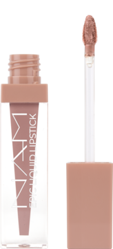 Otwarta beżowa pomadka NAM Epic Liquid Lipstick w transparentnej butelce, z wyciągniętym aplikatorem i widocznym logiem.