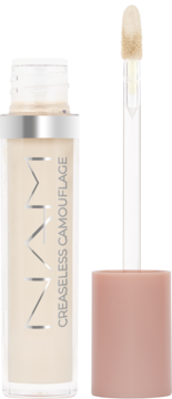 Korektor Nvia Creaseless Camouflage w tubce, z wyjętym aplikatorem z beżowym produktem, widok z przodu.